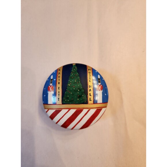 EUC Pandora Radio City Music Hall Charm 2018 Limited Edition Retired With Case - Picture 7 of 7